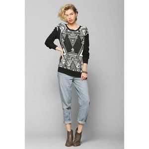 Ecoté Geometric Crew Neck Sweater - Black & White
